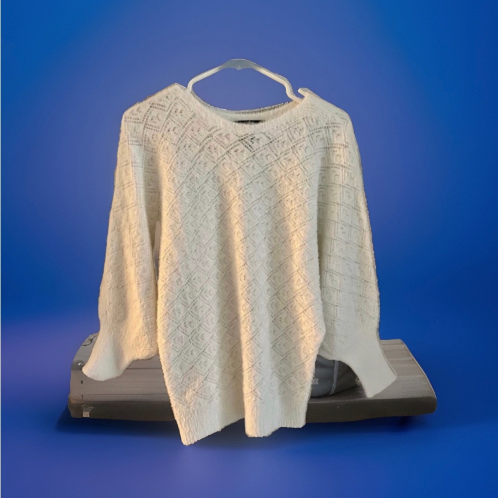 Oliver O Textured White Crew Neck Sweater